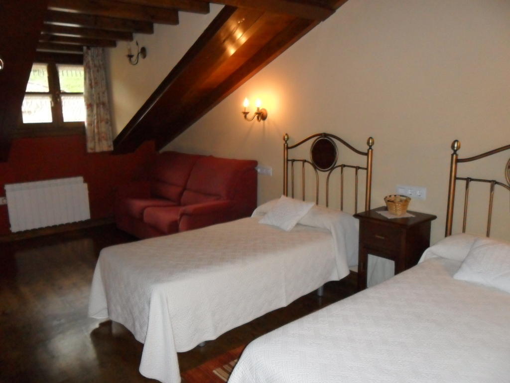 Apartamentos Rurales Los Villares Colunga Quarto foto